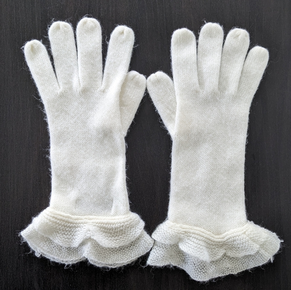 Avenue White Long Lace Trimmed Winter Gloves